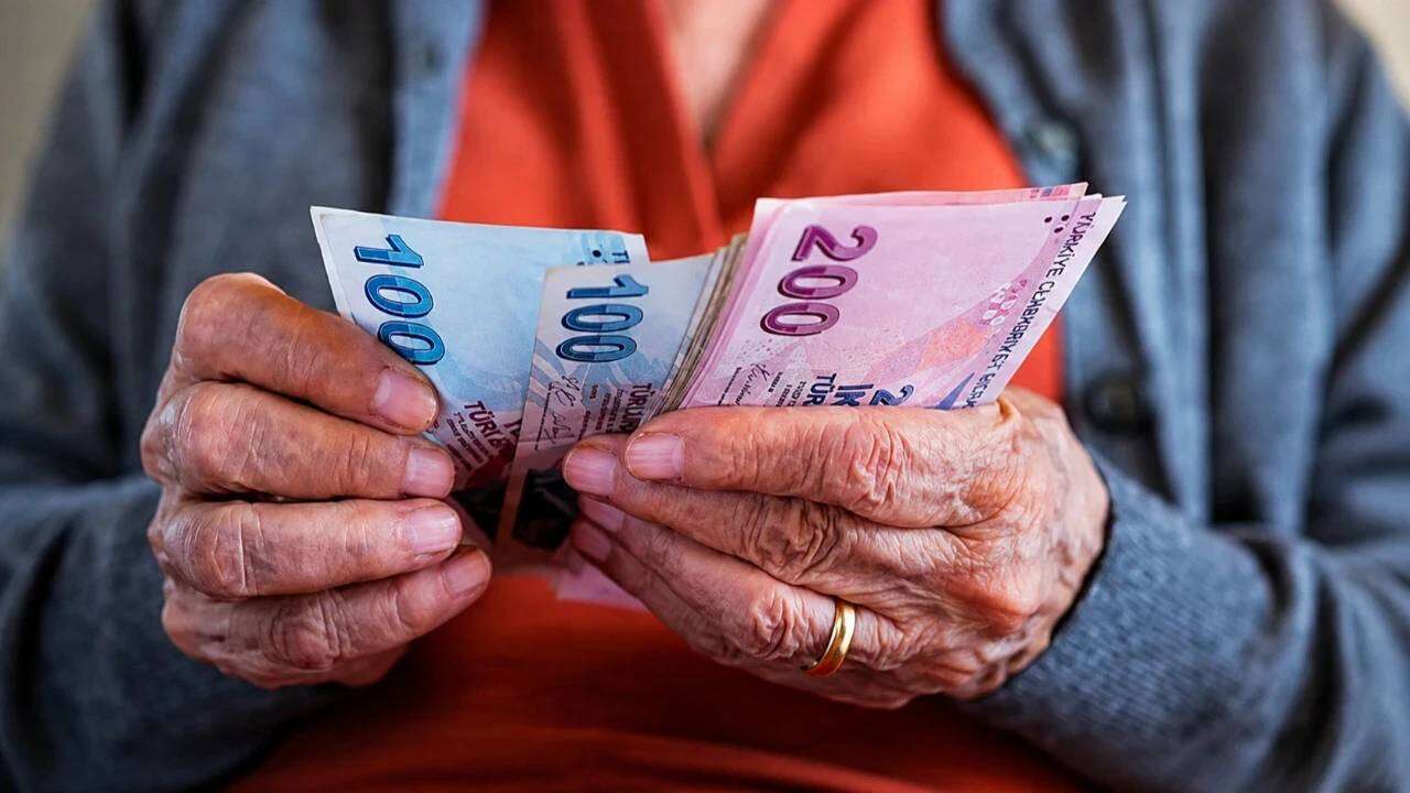 SGK Uzmanı Dilek Ete tarihi resmen açıkladı: Emekli maaşlarına ek zam geliyor! 4